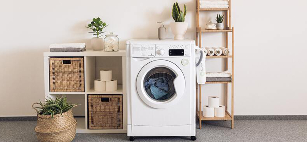小型洗衣房設計，可堆疊洗衣機，烘干機和水槽的創意